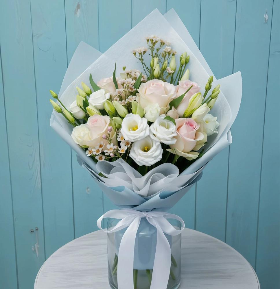 Букет цветов из: Розы и Лизиантусы в Лимане Ставропольского края