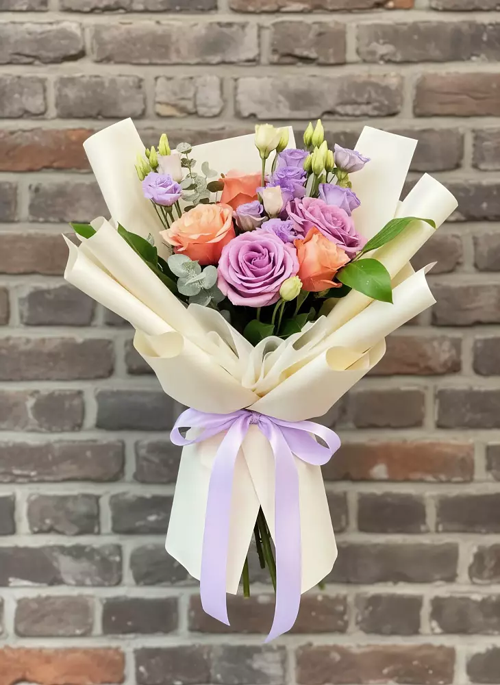 Букет цветов из: Лизиантусы и Розы в Лимане Ставропольского края