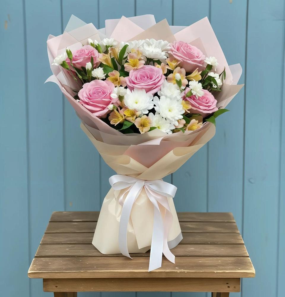 Букет цветов из: Гвоздики, Орхидеи и Розы в Лимане Ставропольского края