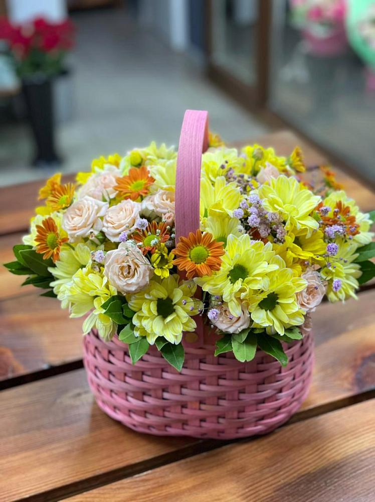 Цветочная композиция из Хризантемы и Розы в корзине в Лимане Ставропольского края