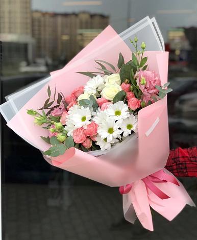 Букет цветов из: Розы, Лизиантусы и Хризантемы в Лимане Ставропольского края