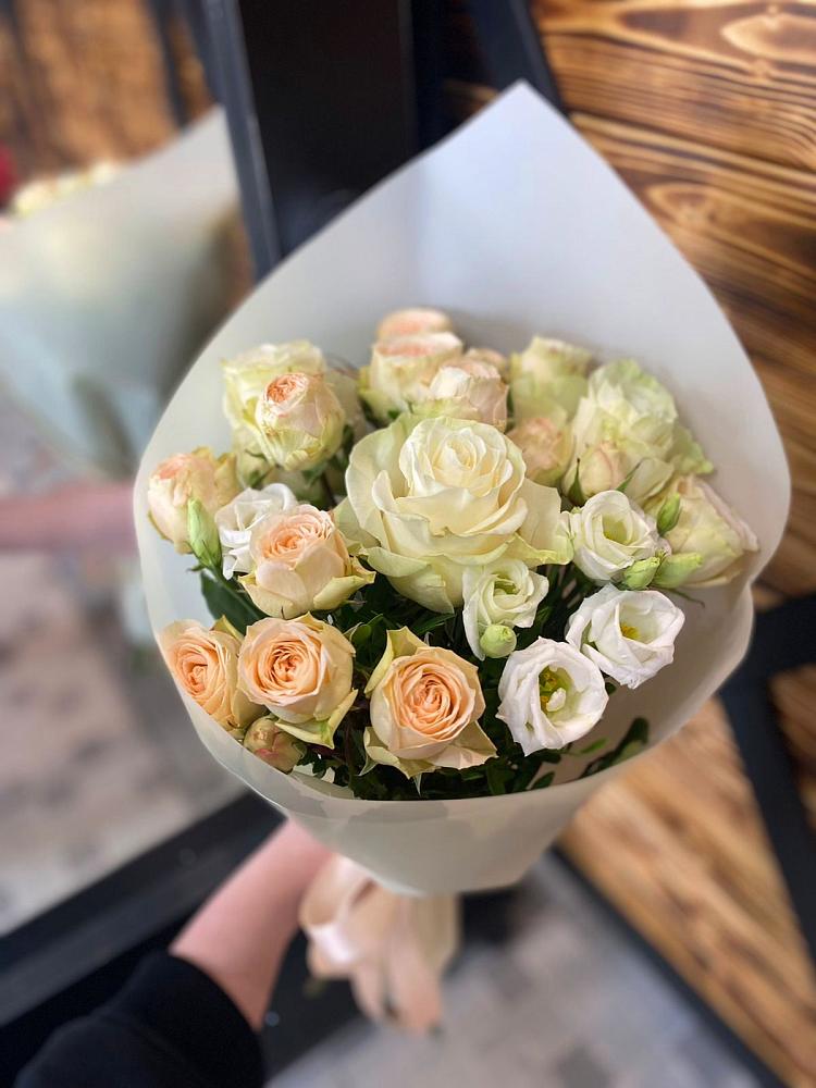 Букет цветов из: Розы и Лизиантусы в Лимане Ставропольского края